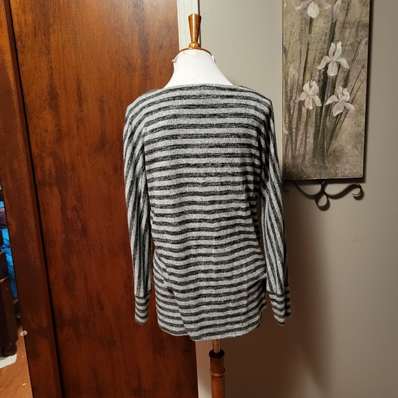 Soft Surroundings Top Small Gray Striped Layered - Picture 3 of 4
